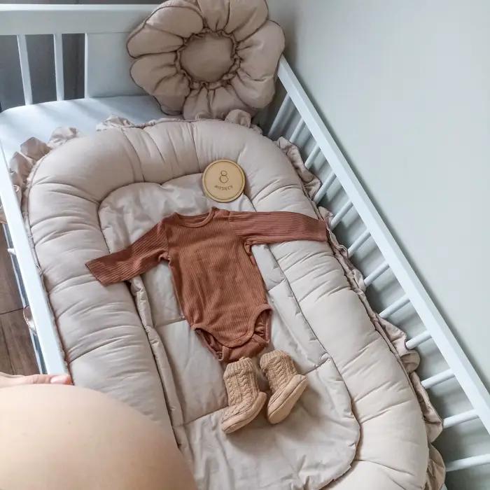 Berceau de bébé en coton et dentelle