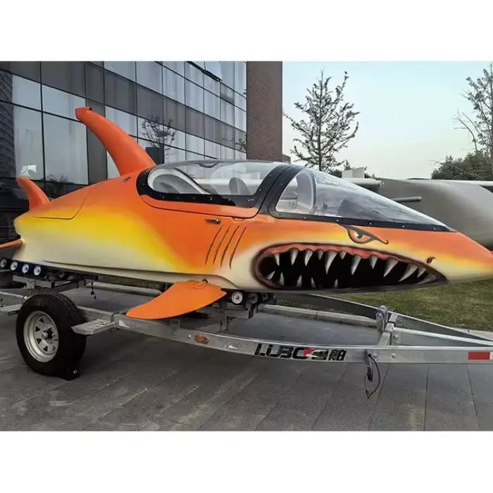 Bateau à moteur sur mesure au design requin