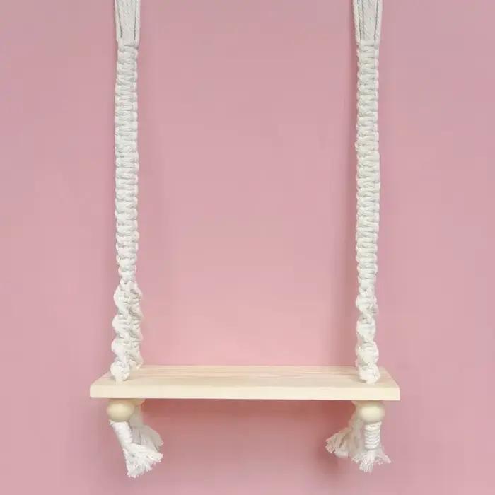 Chaise en bois pour bébé
