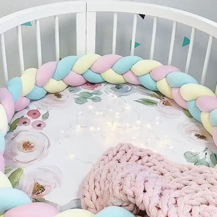Pare-chocs de lit décoratif fait main