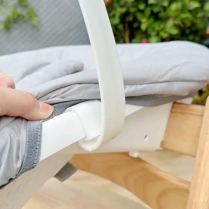 Accessoire de chaise d'enfants pour jeu sécurisé barre de suspension pour berceau avec motif animal de compagnie pour enfants occasions spéciales à la maison crèche ou centre d'activités parent-enfant