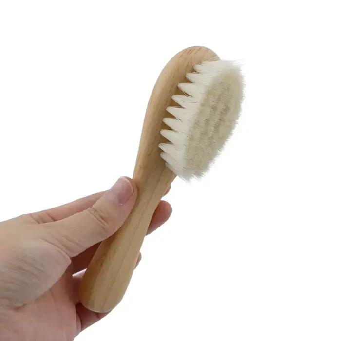 Brosse en bois de hêtre pour bébé