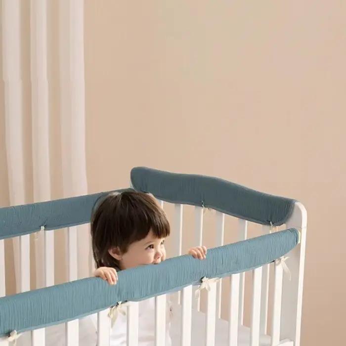 Protecteur de bord souple pour lit de bébé