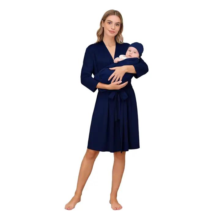 Robe de maternité assortie à une couverture pour bébé