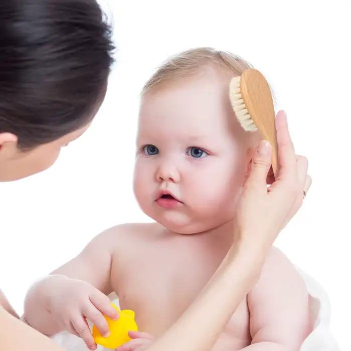 Brosse en bois de hêtre pour bébé